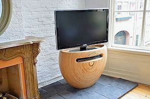 Uniek gevormde houten tv-standaard van Leon Van Zanten