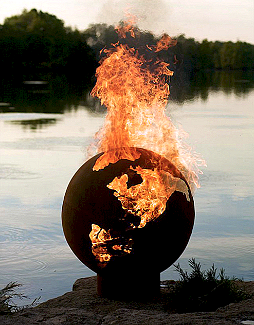 Dünya küre gibi seyir sıradışı sanatsal yangın çukuru