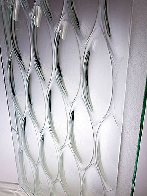 Univerzální skleněné panely od studia Joel Berman Glass Studio