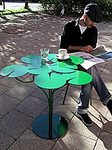 Lily Table od Erike Lovcvist
