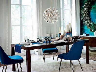 Namuose šventėms: 15 šventinių valgomojo kėdžių puošia stalą
