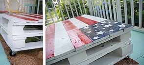 Barevný vlajkový stůl vyrobený z palet
