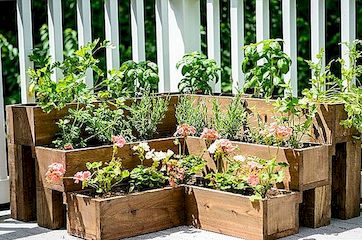 Mooie DIY planterboxideeën die iedereen kan bouwen