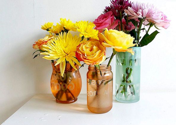 Šarene urezane vaze s cvjetnim Puns i izreke