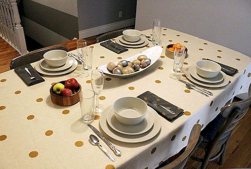 DIY Polka Dot-tafelkleed voor Thanksgiving-diner
