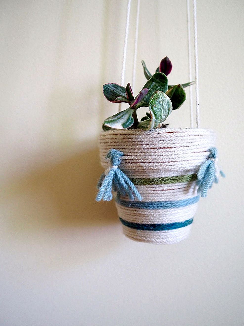 DIY Simple Yarn Wrapped Hanging Planter