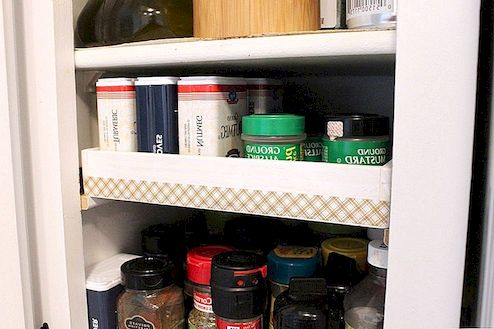 DIY Spice Shelf - Ett enkelt sätt att expandera din spicehylla
