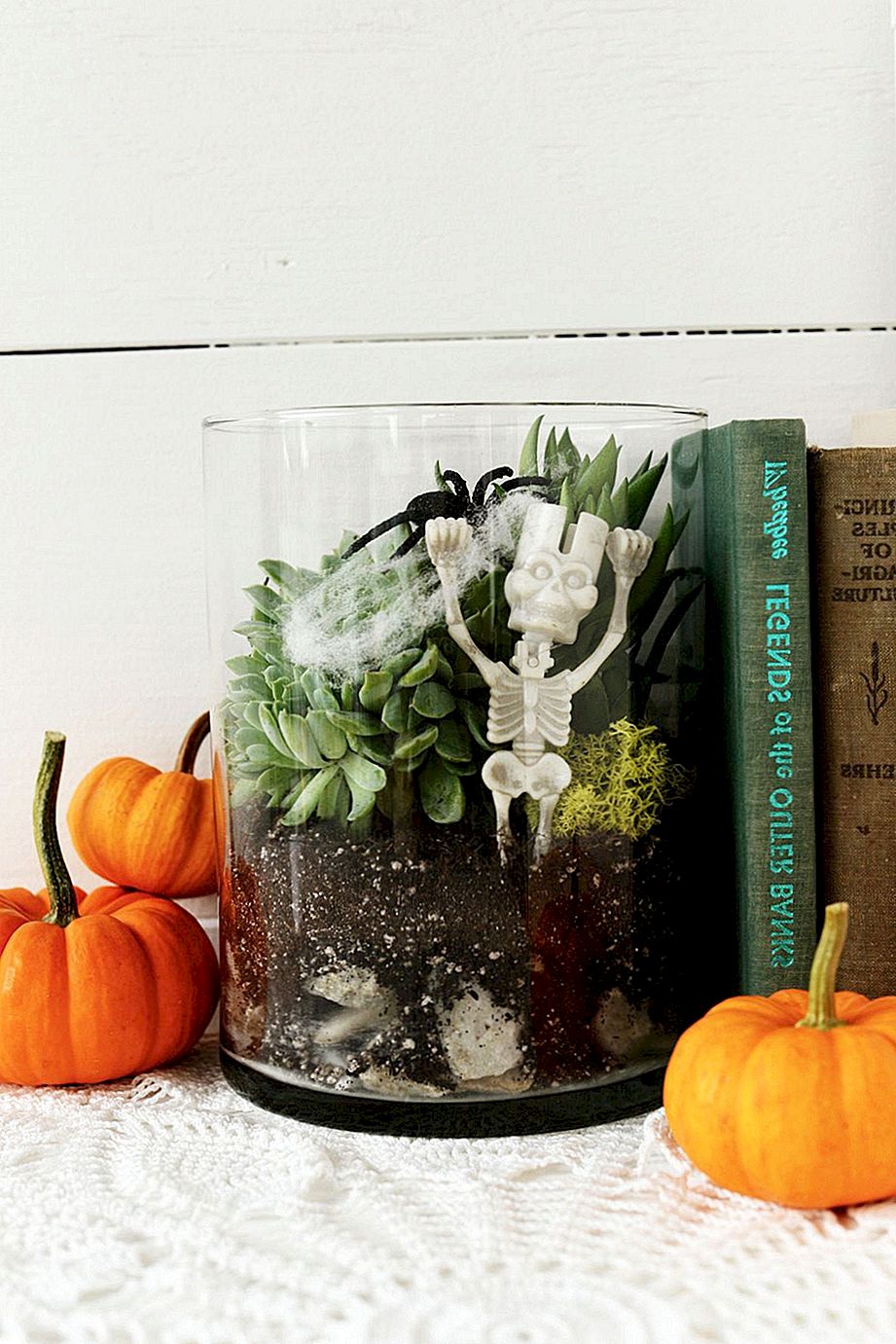 DIY Spooky Terrarium za Halloween Decor