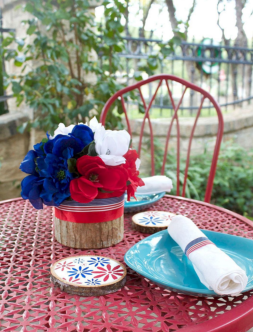 Floral Fourth of July Table Decor DIY