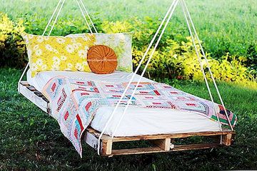 Pallet Swing Ideas - The Perfect Summer DIY