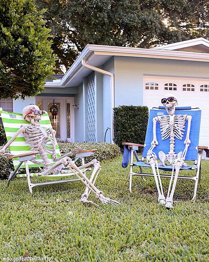 Griezelige Halloween skelet decors die je broek afzetten