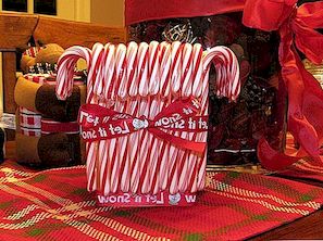 Sweet & Delicious DIY Candy Cane Vase