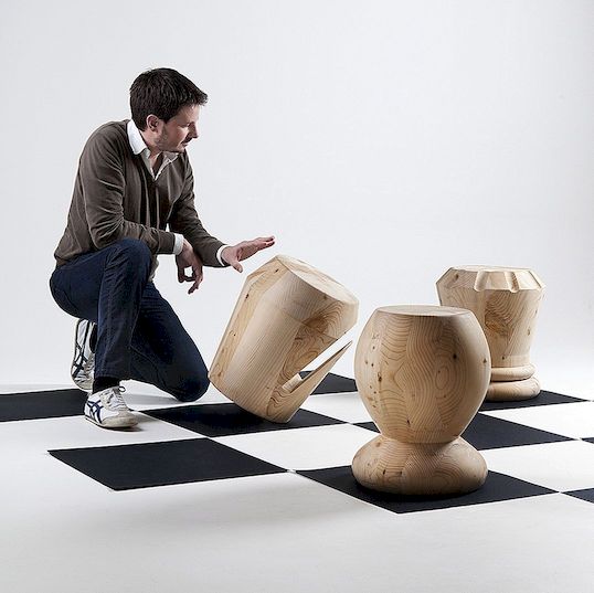 Reinterpretacija razigranog dizajna: šahovski stolci Giorgija Bonagura