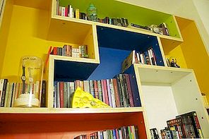 一个快乐的室的五颜六色的Tetris书橱