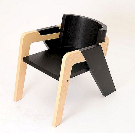 Elegante zelfbouw IO-stoel ontworpen voor introspectie en dagdromen