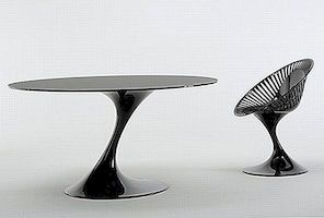 Μοντέρνα συλλογή καρέκλας και τραπέζι από την Casprini