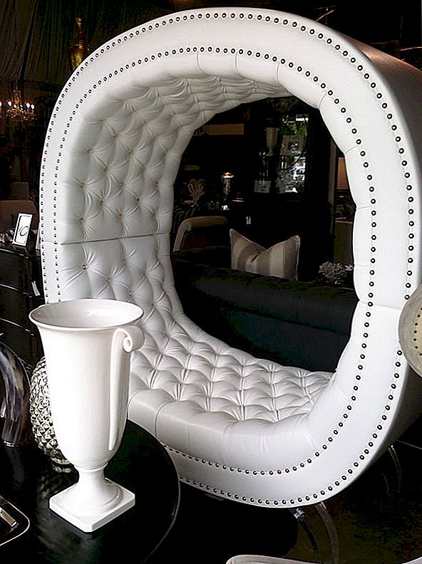 Globe Bench met Swarovski Crystals, een comfortabele toevoeging voor een "Sexy Home"