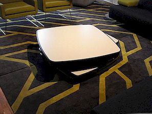 Zanimljivi dizajn stolova u salonu Del Mobile, Milan 2010