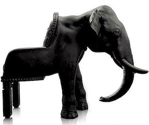 De Elephant Chair van Maximo Riera maakt indruk met detailnauwkeurigheid