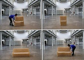 Mind-Blowing: 8 000 Chopsticks Används av Yuya Ushida för att skapa en infällbar soffa