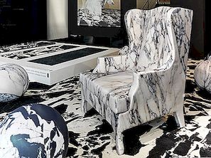 Ongebruikelijke zachte marmeren fauteuil door Maurizio Galante