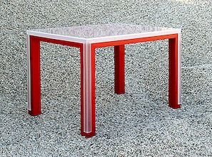 Svestranost oblikovana različitim komadima: Table by Elda Bellone