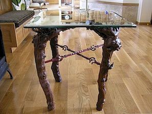 Zajímavý skleněný stolek s vinnou révou