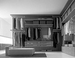 Moderní šatní skříně a ložní prádlo