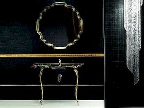 De eleganta Casali konsolborden och speglarna