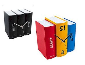 Barevné, hravé stolní hodiny kniha Karlsson Clocks