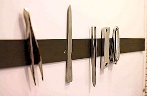 Uspořádejte drobné kovové předměty s magnetovými proužky