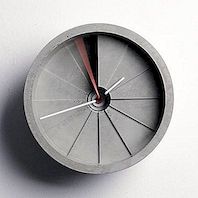 De 4th Dimension Concrete Clock van 22DesignStudio
