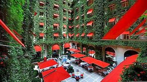 Hôtel Plaza Athénée Paris - nádherný a velmi půvabný útěk