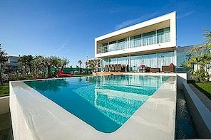 Luxe villa aan het strand Frankie met overloopzwembad