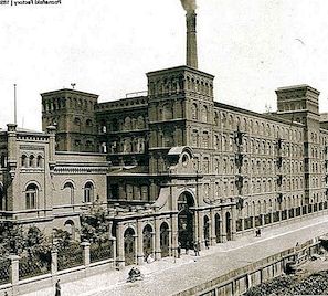 Moderní Lodžský hotel, jednou opuštěná stará továrna