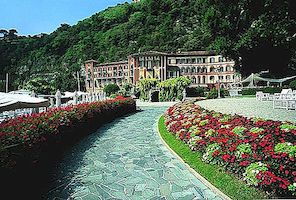 Iespaidīgais Villa d'Este Itālijā ar 25 akriem dārzu