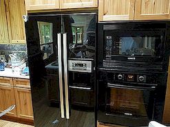 Πώς να διακοσμήσετε μια κουζίνα με μαύρες συσκευές