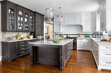 Moeten keukenkasten overeenkomen met de hardhouten vloeren?