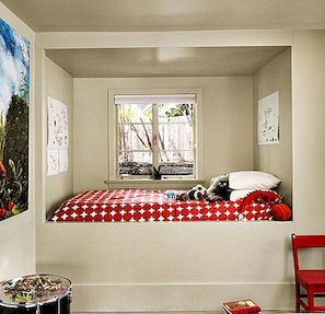 16 Útulné a stylové postele z výšky, které dodávají charakteru domů