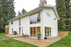 Een huis dat van buiten eenvoudig is, maar verfrissend en dynamisch aan de binnenkant