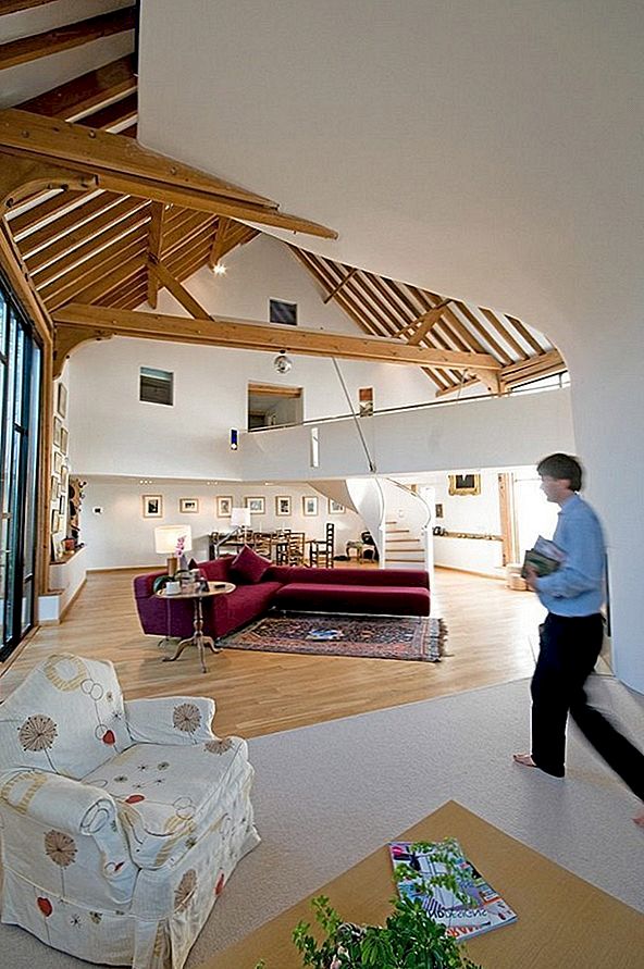 Ο αχυρώνας μετατράπηκε σε σύγχρονο σπίτι στο Surrey της Αγγλίας