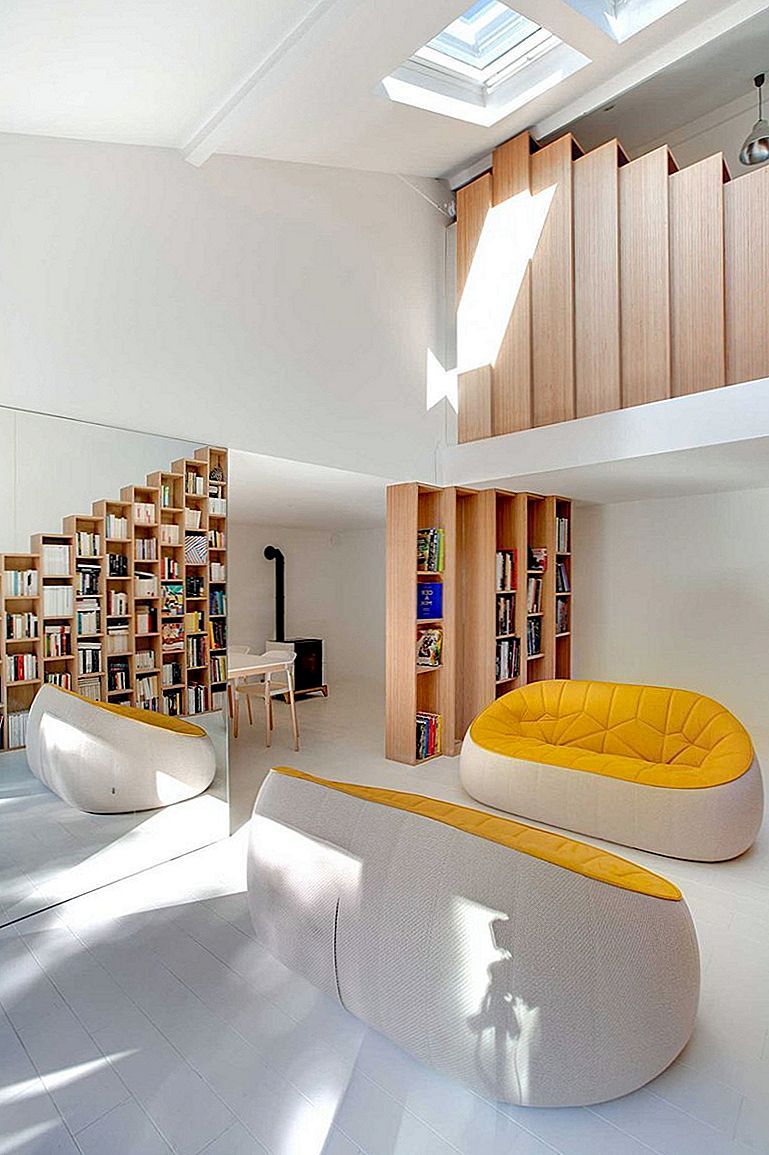 Útulný pařížský dům organizovaný pomocí knihoven