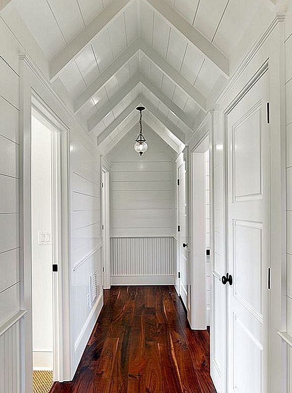 Cách dễ dàng để làm cho hành lang của bạn trông lớn hơn & sáng hơn