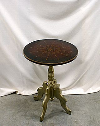 Zlatý kompasový boční stůl
