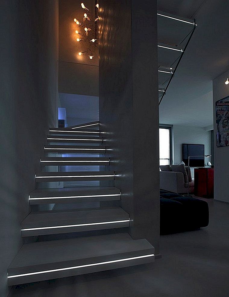 Moderní nápady osvětlení, které otáčí schodiště do středu