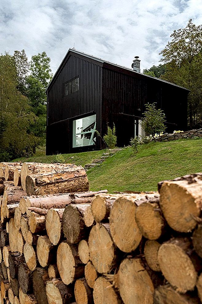 Stari drveni barn preuređen skandinavskim temama