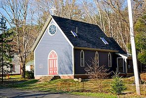 Malý kostel převedený do krásného rekreačního domu