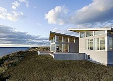 Moderna solarna kuća na plaži