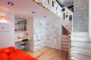Unikt residens med en trappstång tillverkad av LEGO