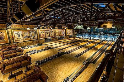 Vintage Bowling Alley se oživil s dekorací Steampunk